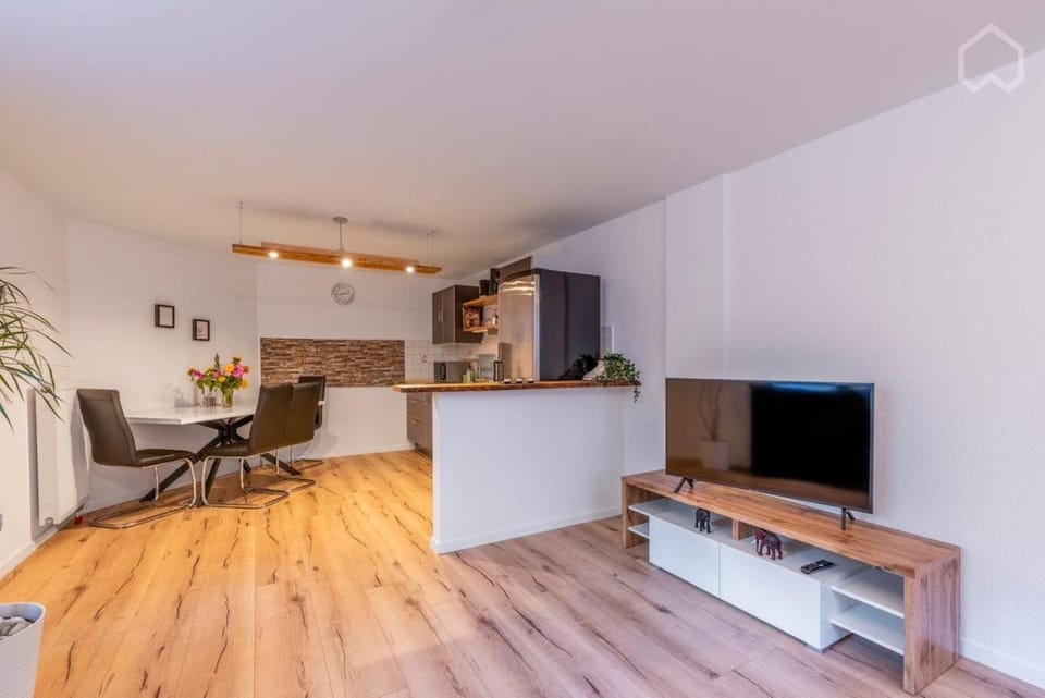 TV and multimedia, Kitchen or kitchenette, Living room, Photo of the whole room, Seating area, Dining area