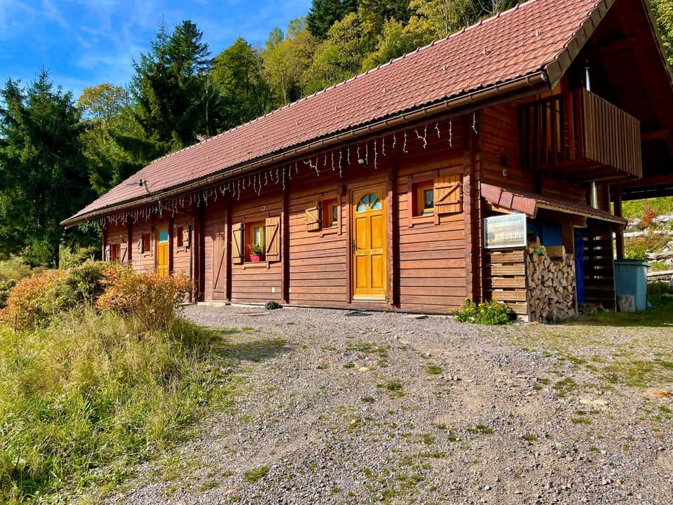 Facade/entrance, Spring, Parking