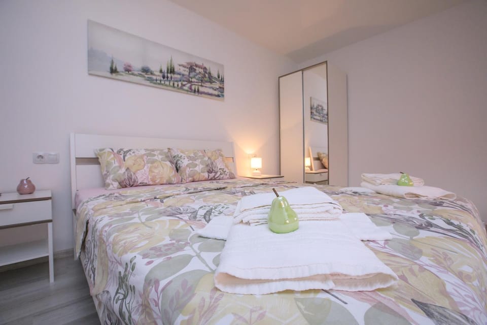 The Sun loves You - right beside the Park! Apartment in Blagoevgrad Province