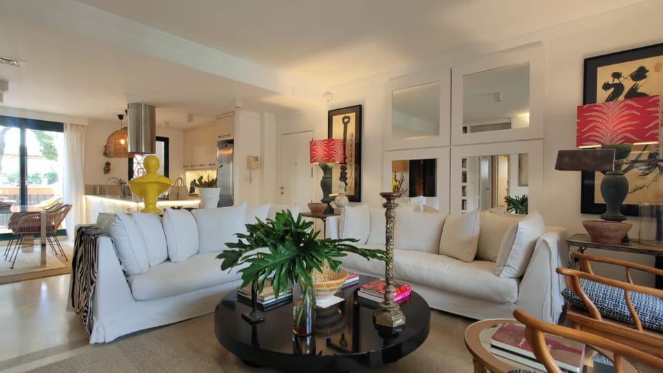 Living room, Seating area