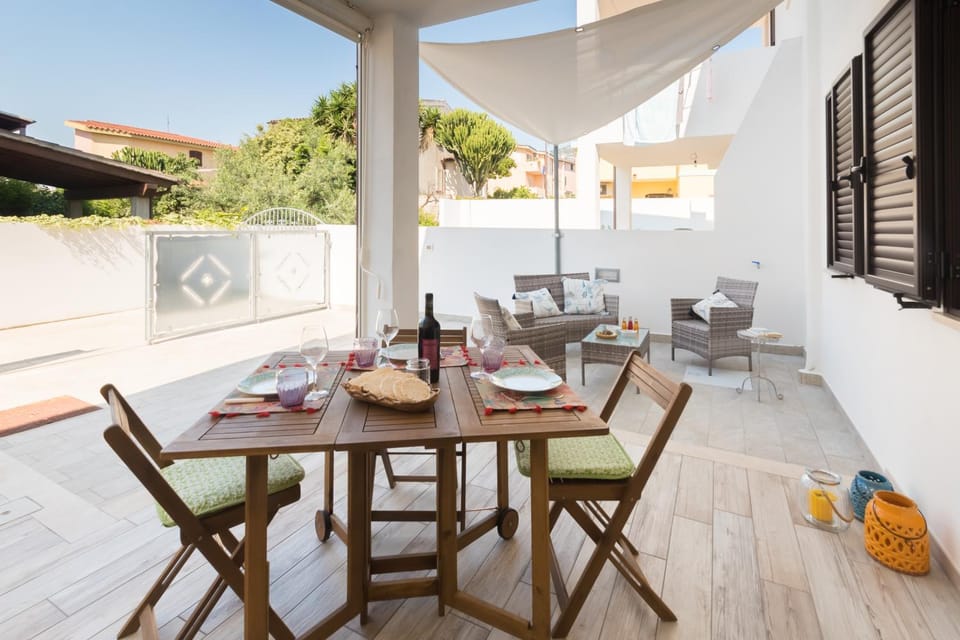 Patio, Facade/entrance, Balcony/Terrace