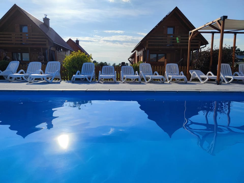 Balcony/Terrace, Pool view, Swimming pool, sunbed