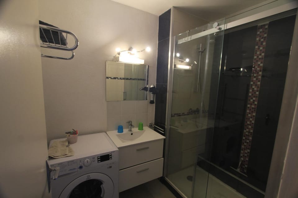 Shower, Bathroom, washing machine