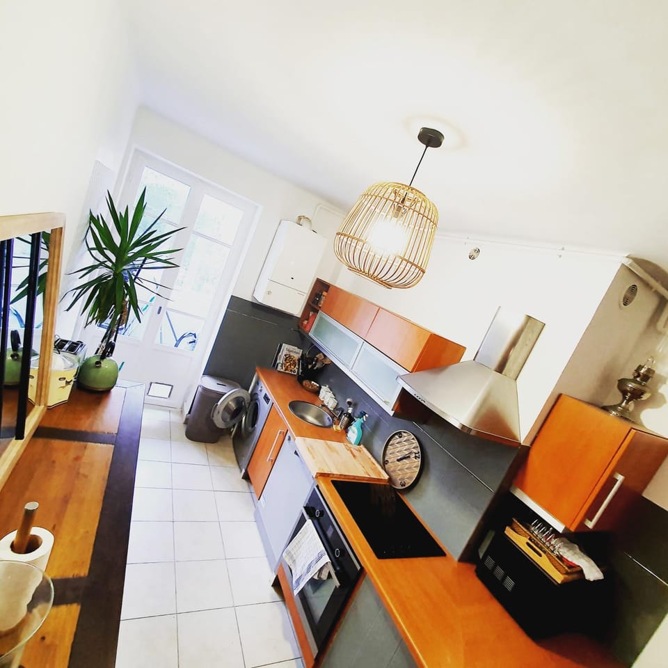 Kitchen or kitchenette, Communal kitchen