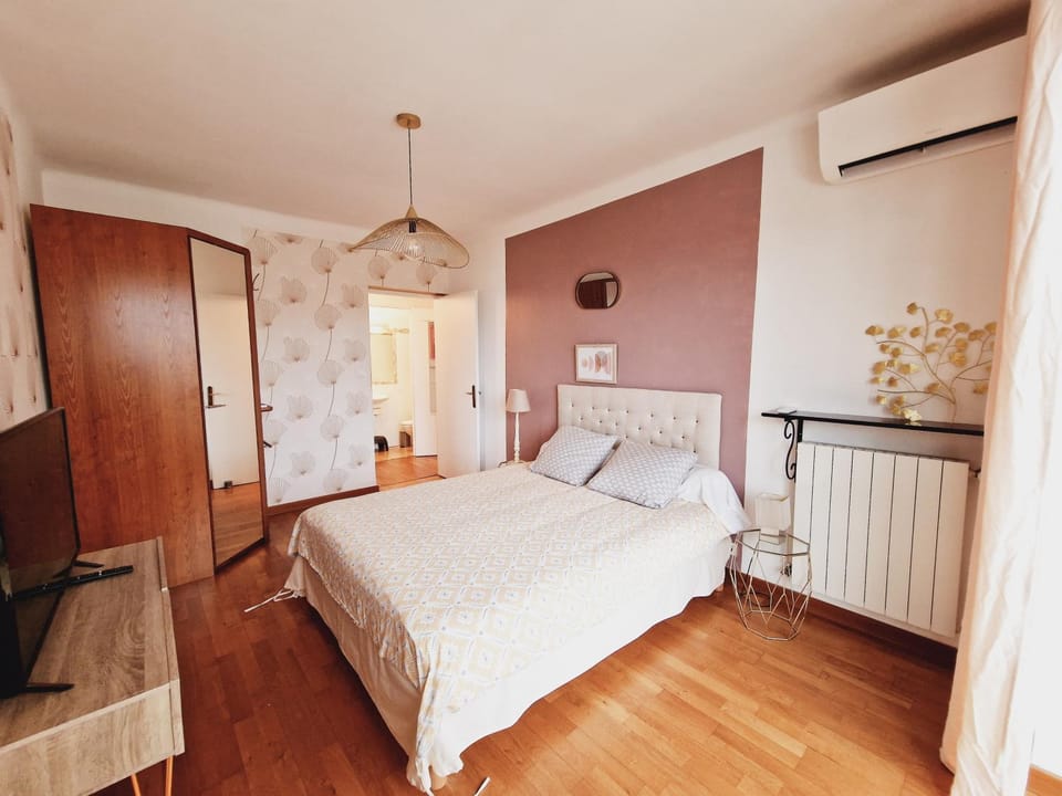 TV and multimedia, Bedroom, air conditioner