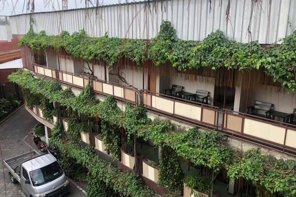 Facade/entrance