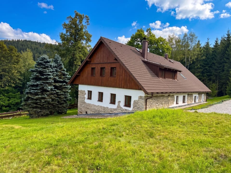 Chalupa U Sjezdovky, Zadov 22 Chalet in South Bohemian Region