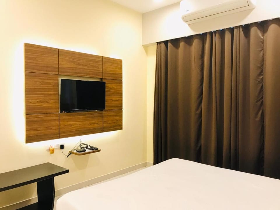 Hotel Golden - I Hotel in India