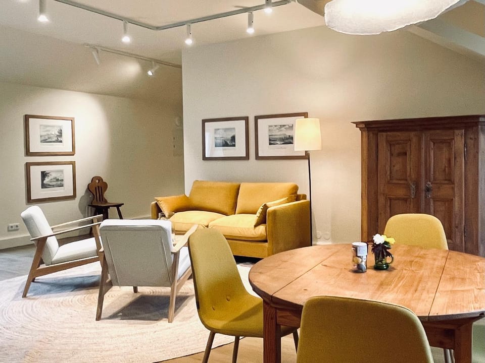 Living room, Seating area