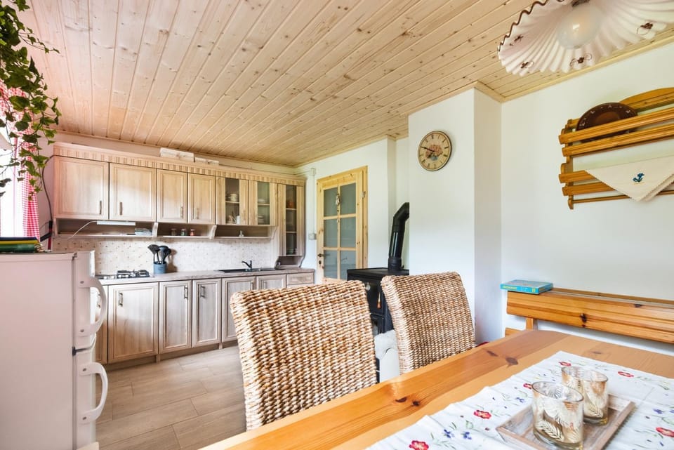 Dining area, kitchen