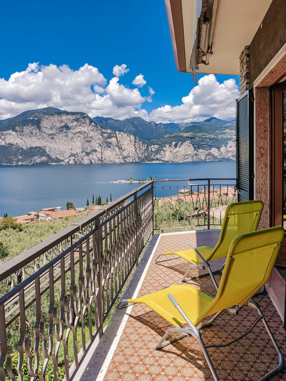 Nearby landmark, Day, Natural landscape, Balcony/Terrace, Lake view, Mountain view, sunbed