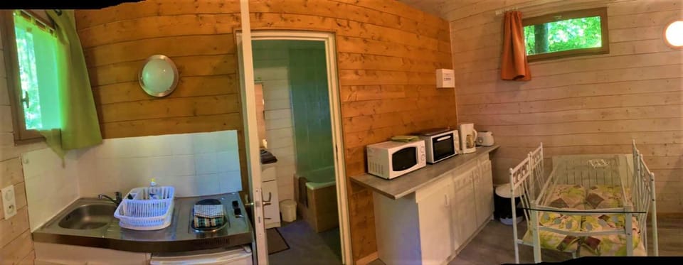 Écolodge Les Sentiers du Lac - Domaine de la Gaïa Bed and Breakfast in Occitanie