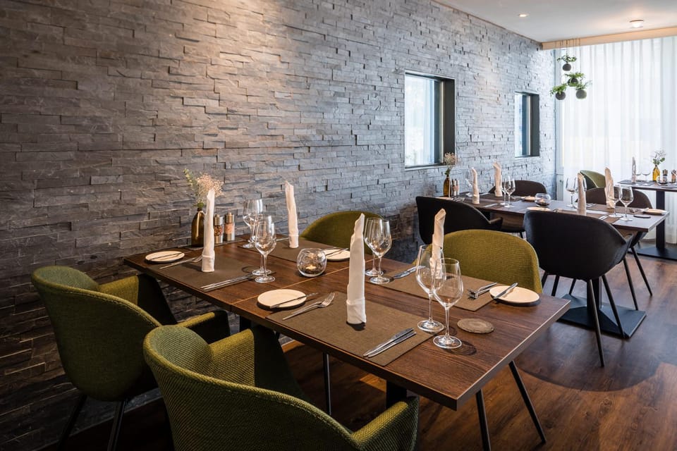 Restaurant/places to eat, Dining area