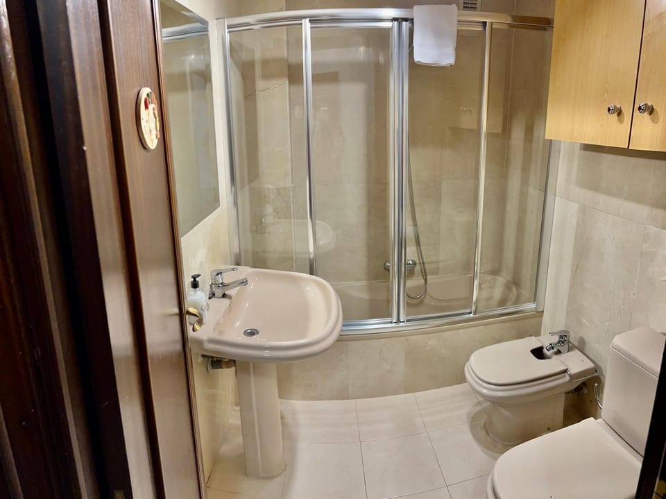 Shower, Toilet, Bath