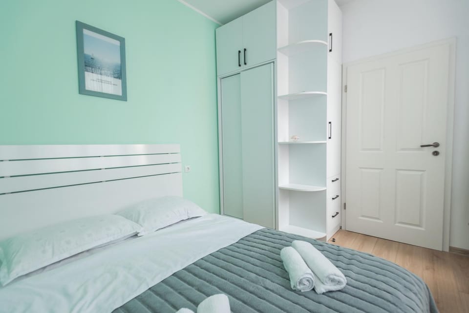 Bed, Photo of the whole room, Bedroom, towels, wardrobe