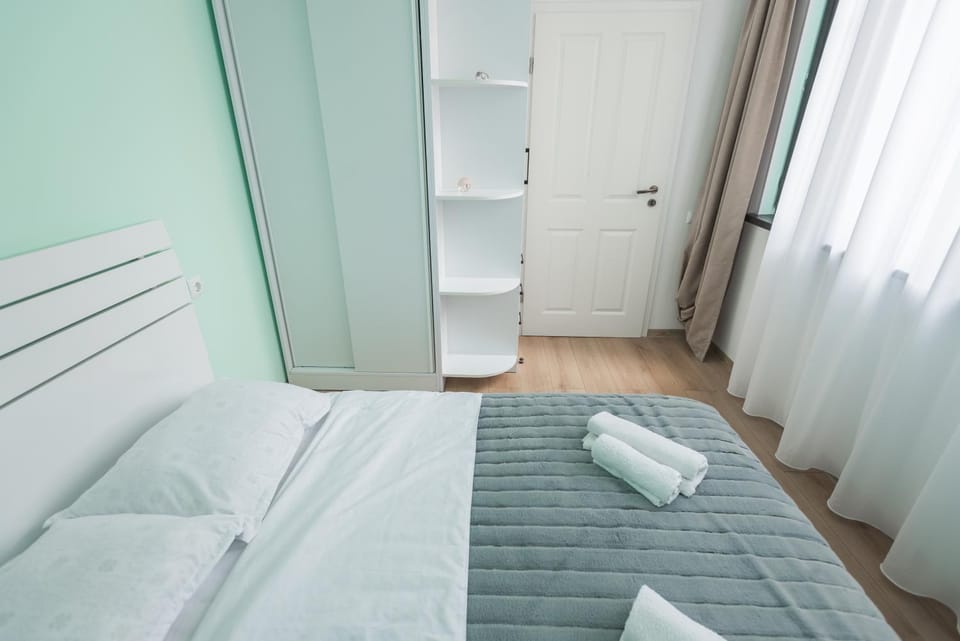 Bed, Photo of the whole room, Bedroom, towels, wardrobe
