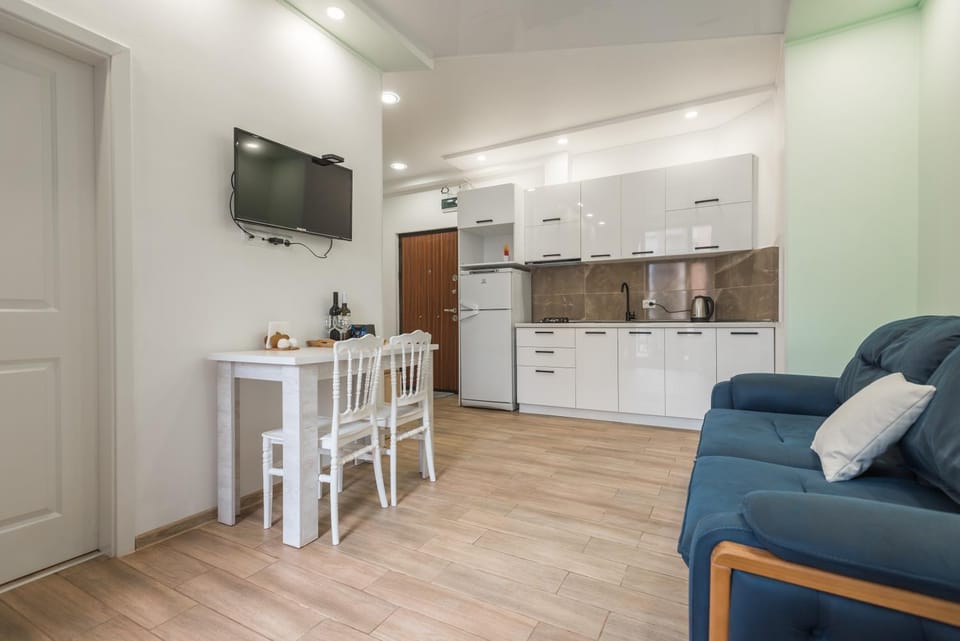TV and multimedia, Kitchen or kitchenette, Living room, Seating area, Dining area, minibar