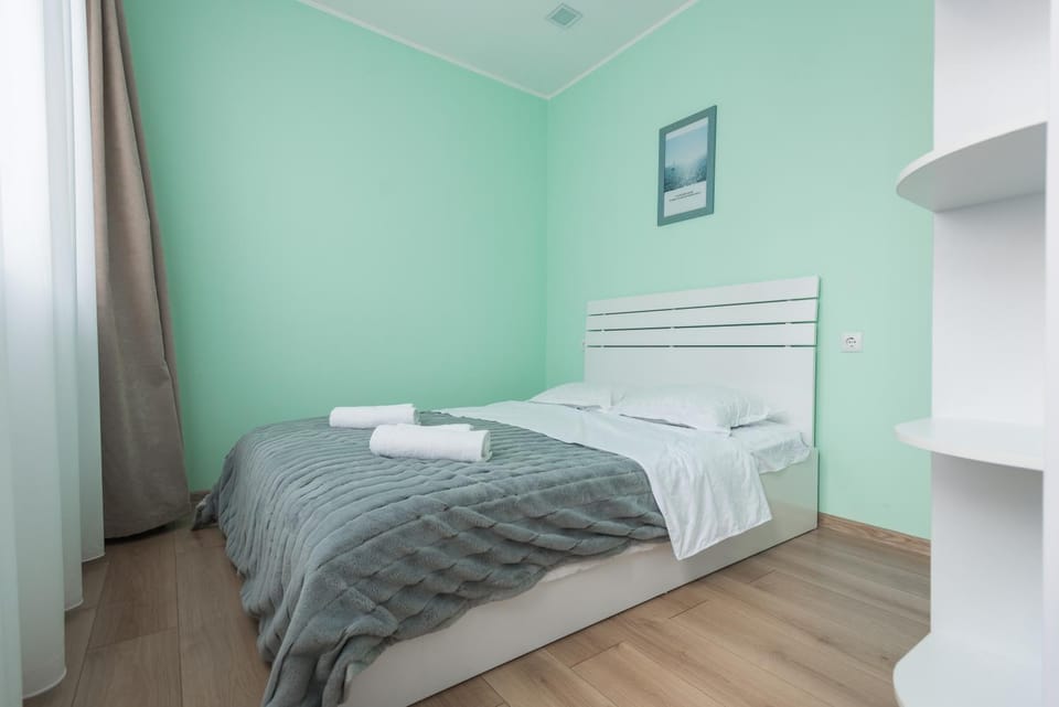 Bed, Bedroom, towels