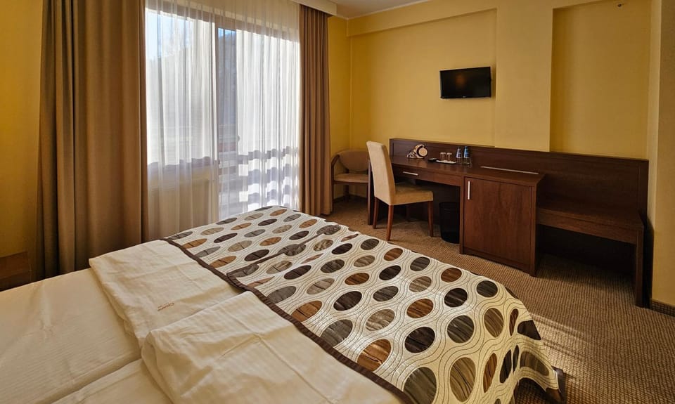 Bed, TV and multimedia, Photo of the whole room