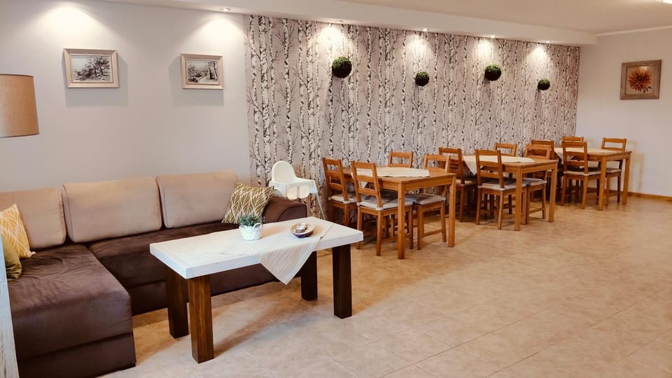 Communal lounge/ TV room, Living room, Seating area