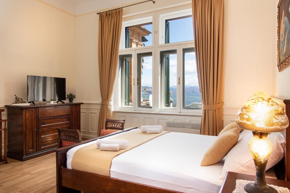 Sea View Apartment Villa Regaly - Free Parking - Opatija Apartment in Opatija