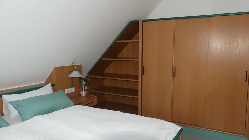 Photo of the whole room, Decorative detail, Bedroom