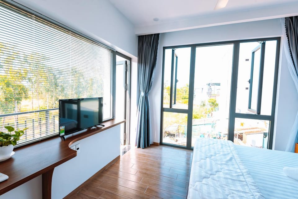 Bed, TV and multimedia, Bedroom, hair dresser
