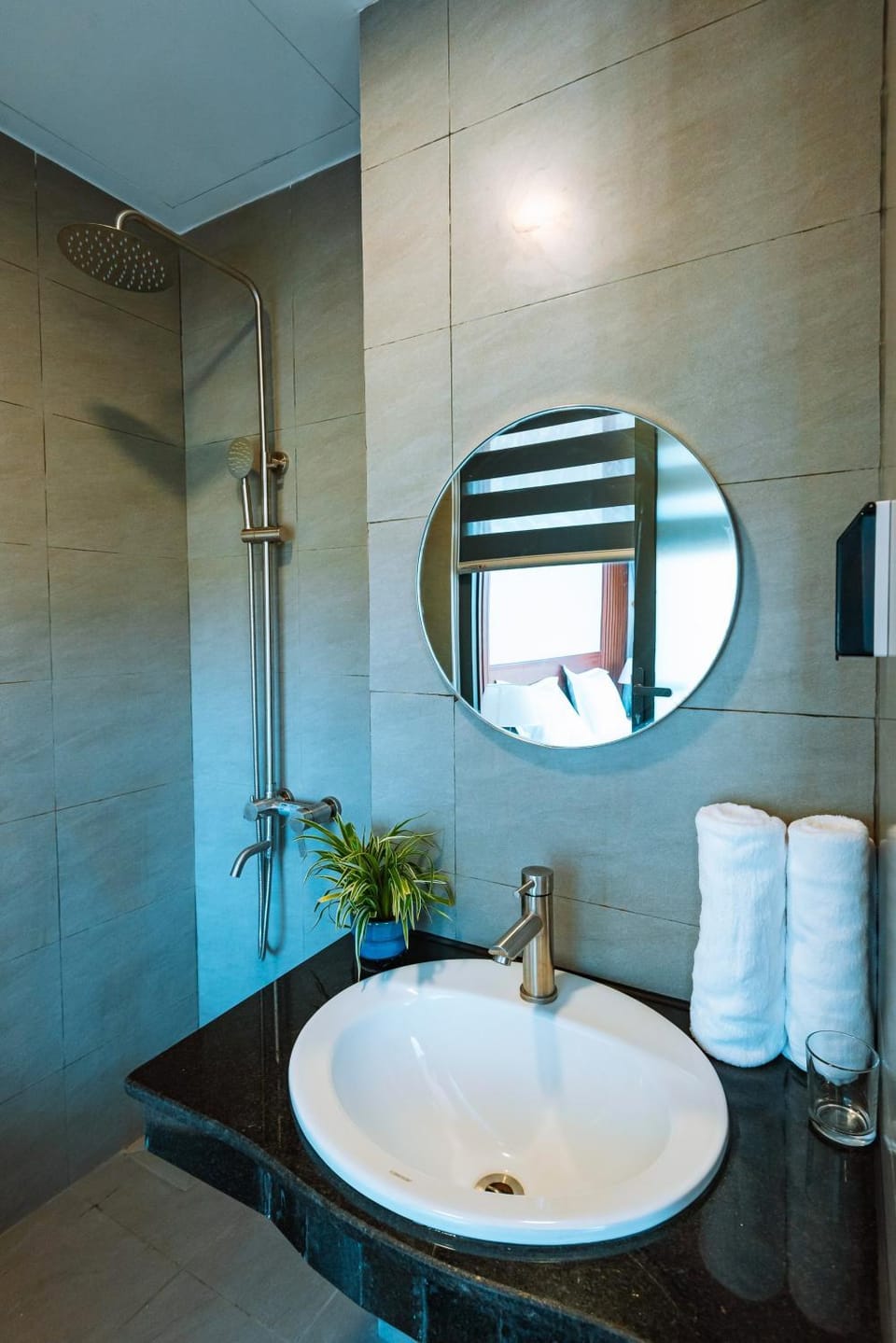 Bathroom, towels