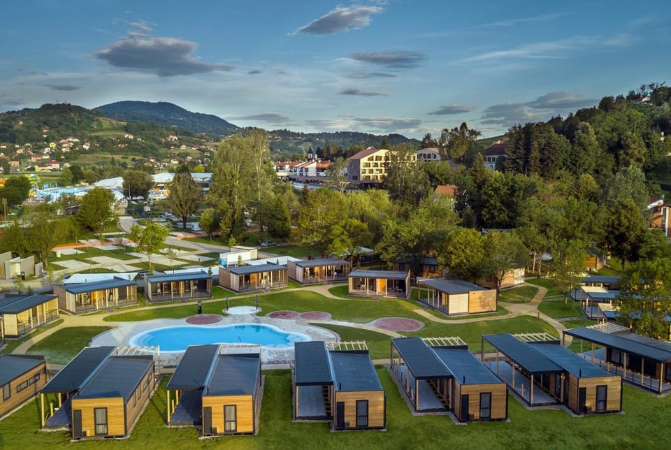Bird's eye view, Pool view