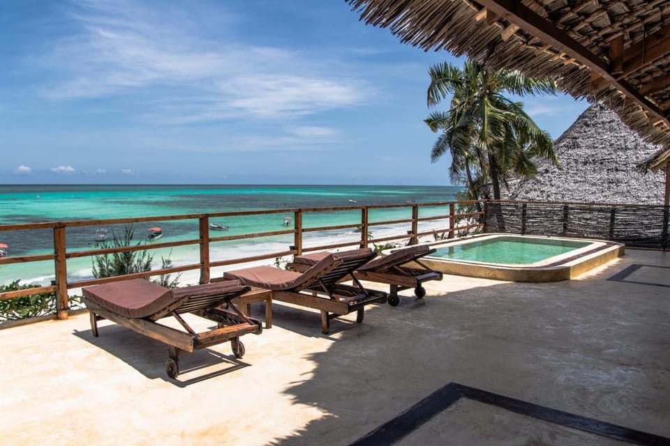 Pool view, Sea view, Swimming pool, sunbed