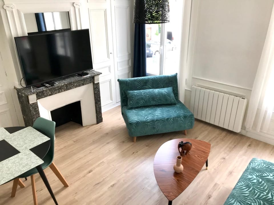 TV and multimedia, Living room, Seating area