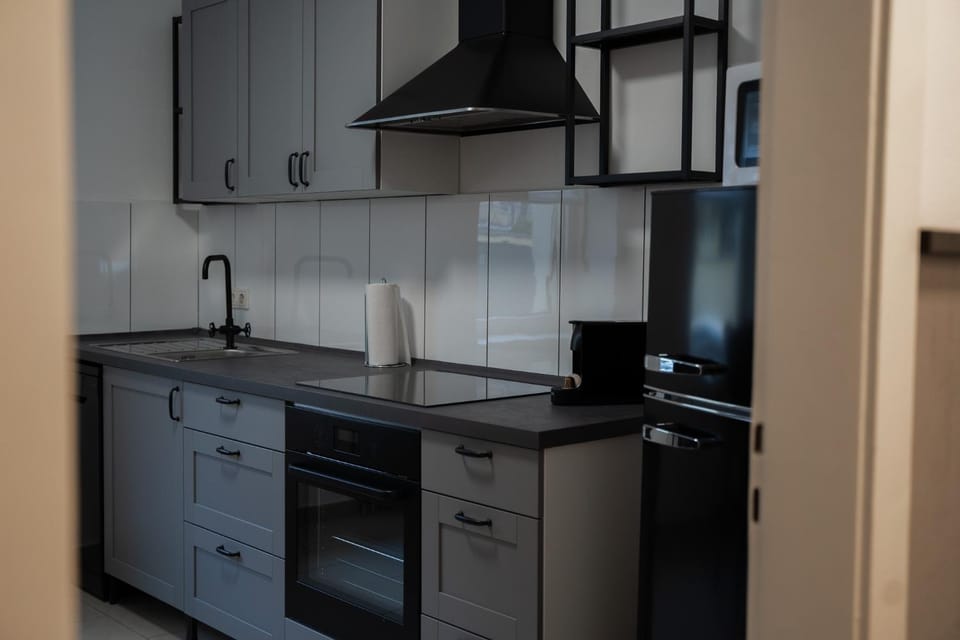 Coffee/tea facilities, Kitchen or kitchenette, dishwasher, microwave, oven, stove