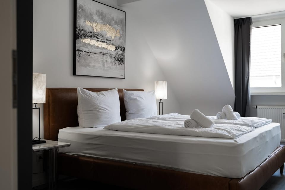 Bed, Photo of the whole room, Bedroom, towels