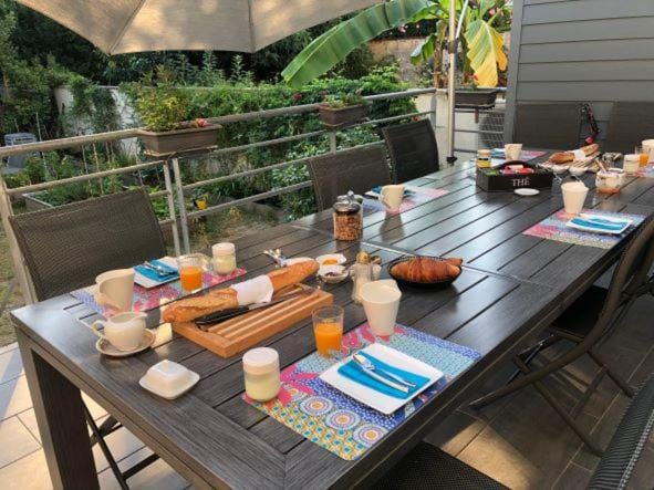 Patio, Breakfast