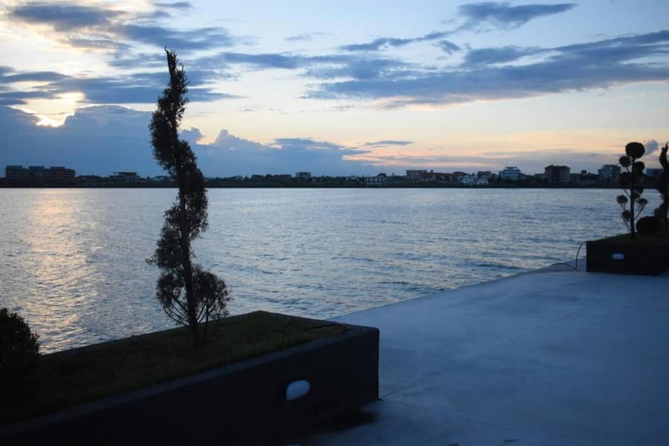 Apartment By The Lake with a View Apartment in Constanta