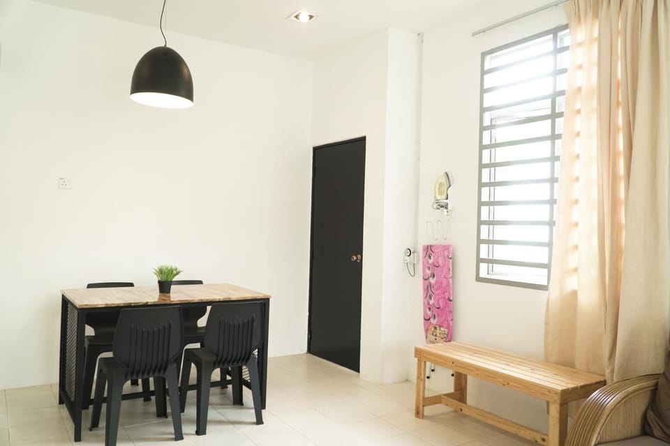 Seating area, Dining area
