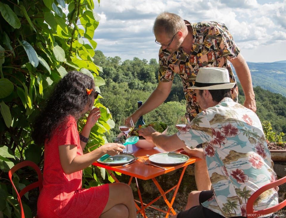 Staff, Restaurant/places to eat, Day, Summer, On site, Garden view, Mountain view, Lunch, group of guests