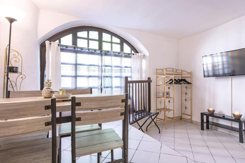 Suite & Castle - Au Pied du Château d'Annecy proche coeur historique & Lac by ImmoConciergerie Apartment in Annecy
