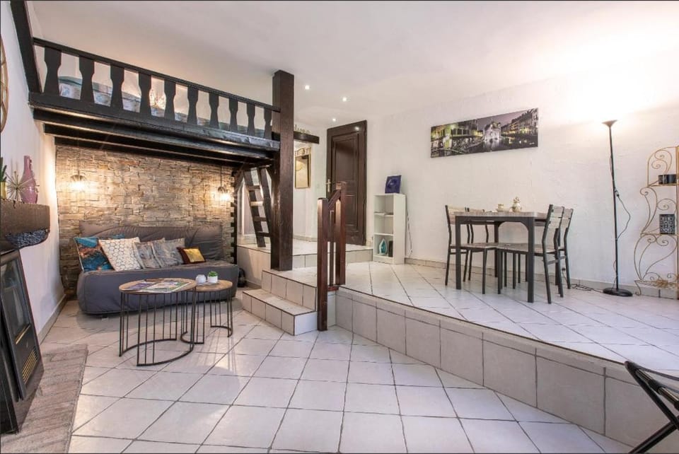 Suite & Castle - Au Pied du Château d'Annecy proche coeur historique & Lac by ImmoConciergerie Apartment in Annecy
