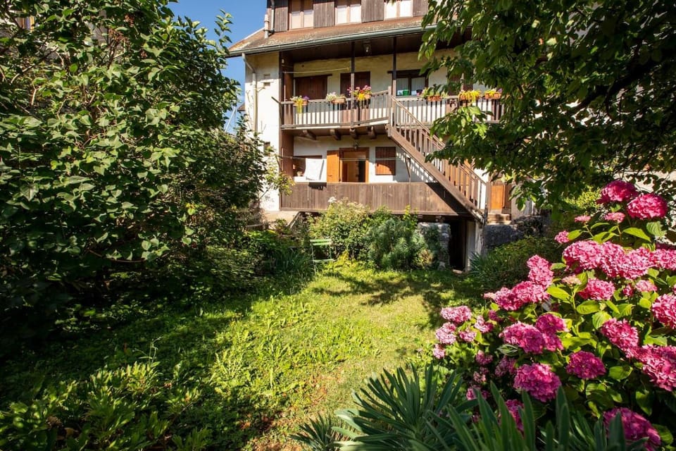 Suite & Castle - Au Pied du Château d'Annecy proche coeur historique & Lac by ImmoConciergerie Apartment in Annecy