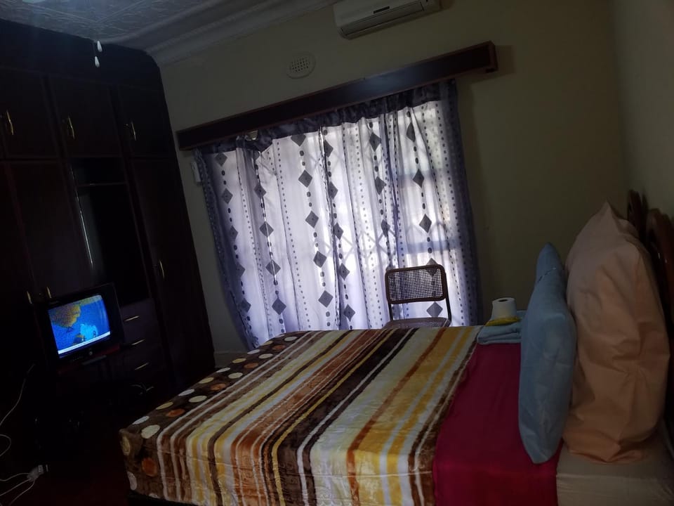LAS VEGAS GUEST INN Bed and Breakfast in Roodepoort