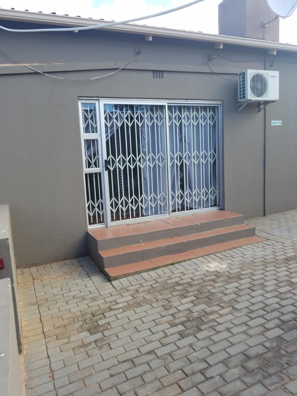 LAS VEGAS GUEST INN Bed and Breakfast in Roodepoort