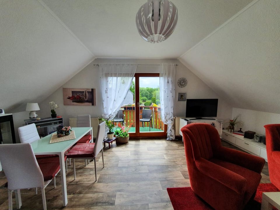 Communal lounge/ TV room, Balcony/Terrace