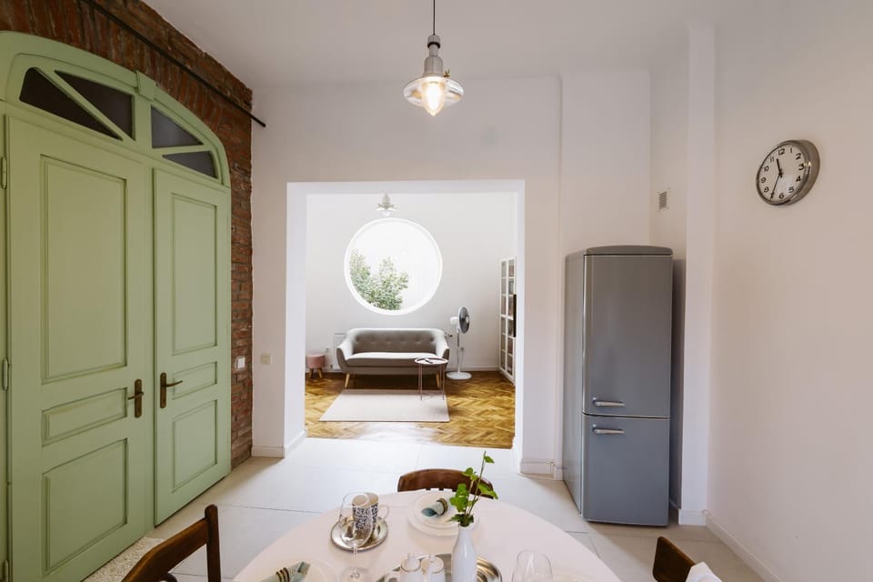 Communal lounge/ TV room, Kitchen or kitchenette, Living room, Seating area, Dining area