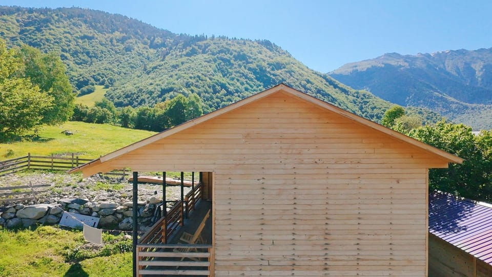 Shikhra Cottages House in Georgia