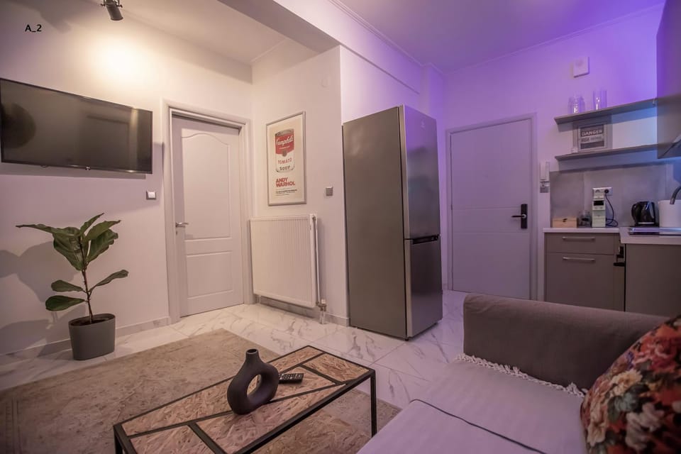 TV and multimedia, Kitchen or kitchenette, Living room, Seating area, Dining area, oven, stove