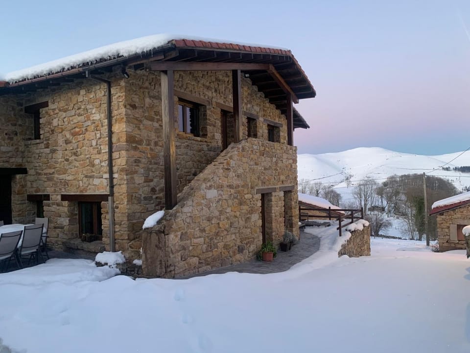 Apartamentos Los Tojos Apartment in Cantabria