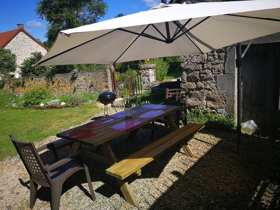 Aux 2 Puys - Gîte "Le Lemptégy" Bed and Breakfast in Auvergne-Rhône-Alpes