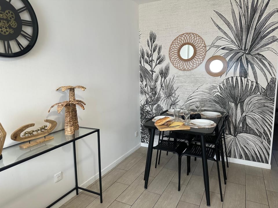 Decorative detail, Dining area