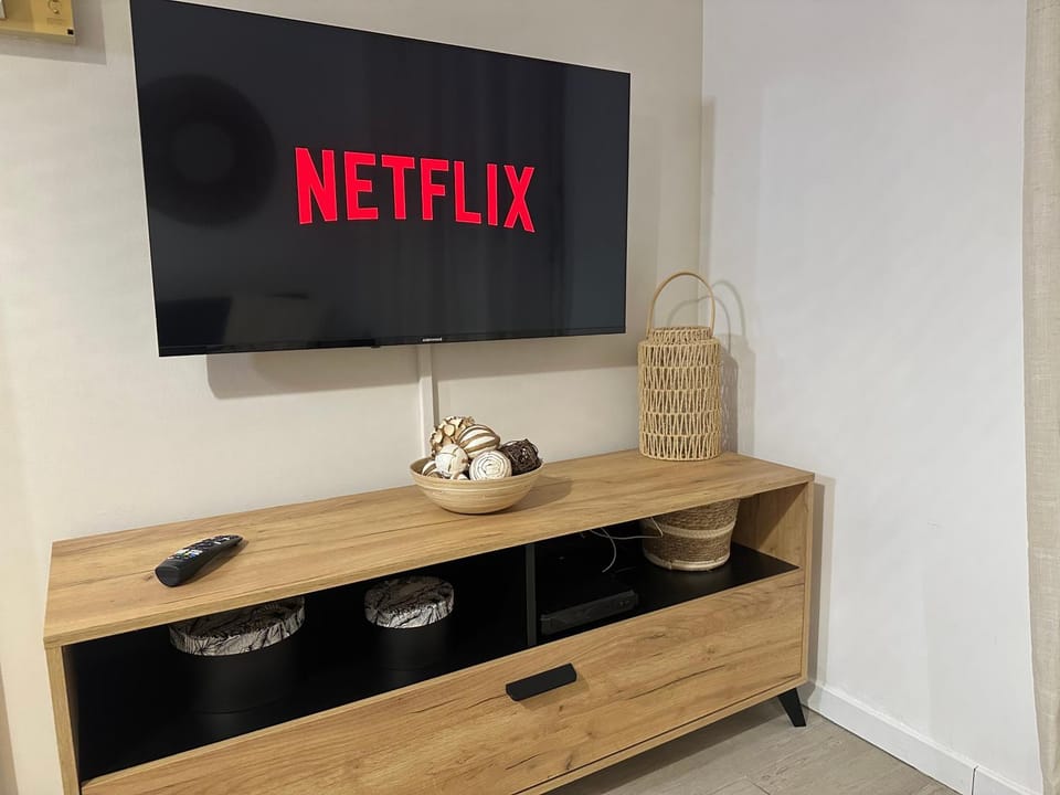 Communal lounge/ TV room, TV and multimedia